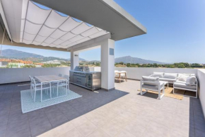 Marques del Guadalmina Modern penthouse with spacious terraces